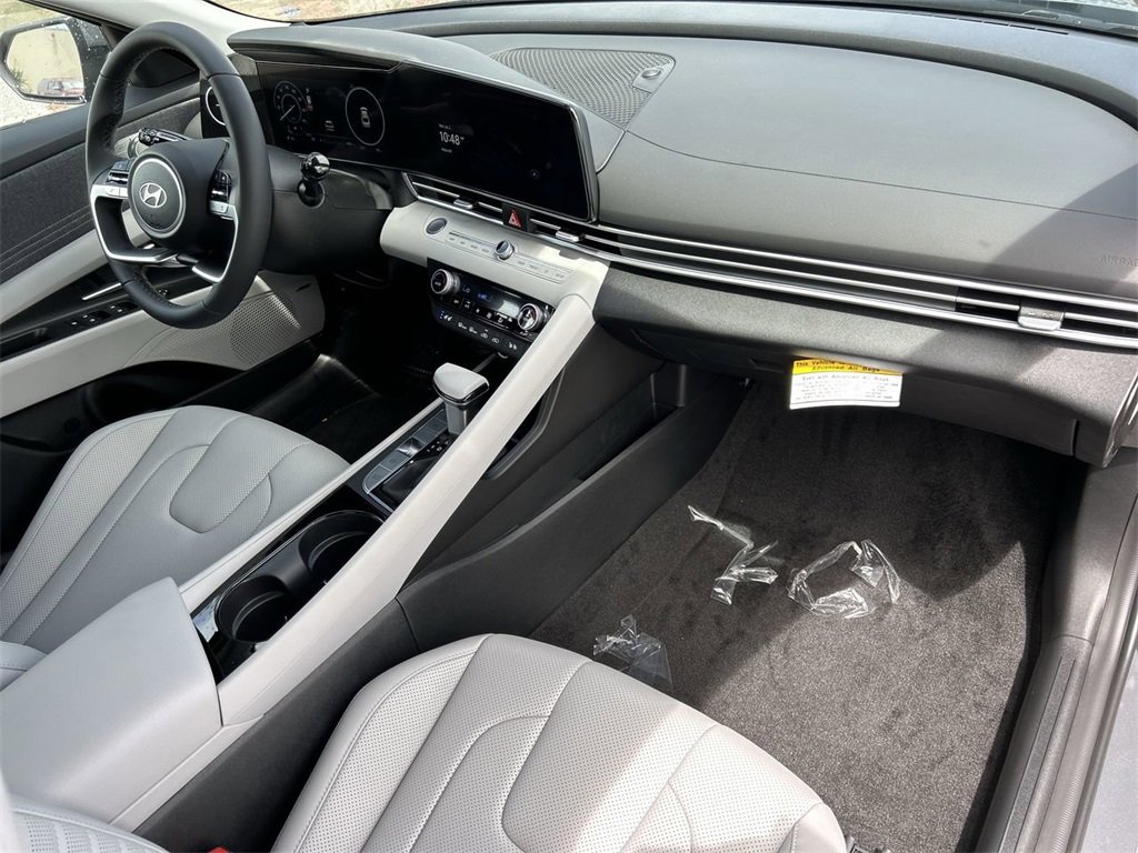 New 2025 Hyundai Elantra Limited image 18