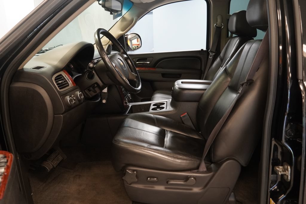 Used 2012 Chevrolet Suburban LT AWD/4WD image 5