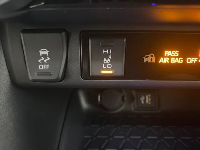 Used 2025 Toyota RAV4 XLE w/ Convenience Package image 21