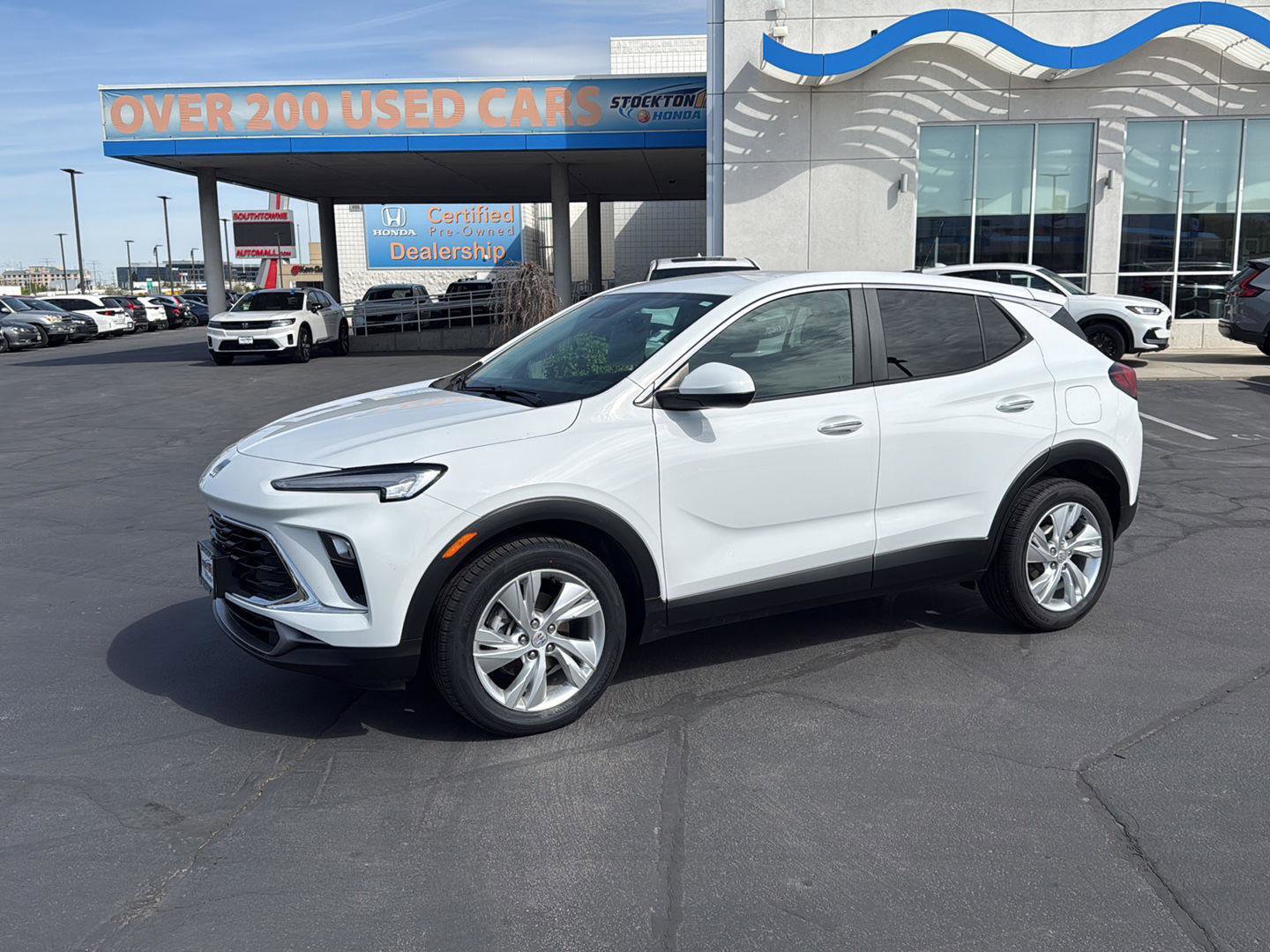 Used 2024 Buick Encore GX Preferred image 2