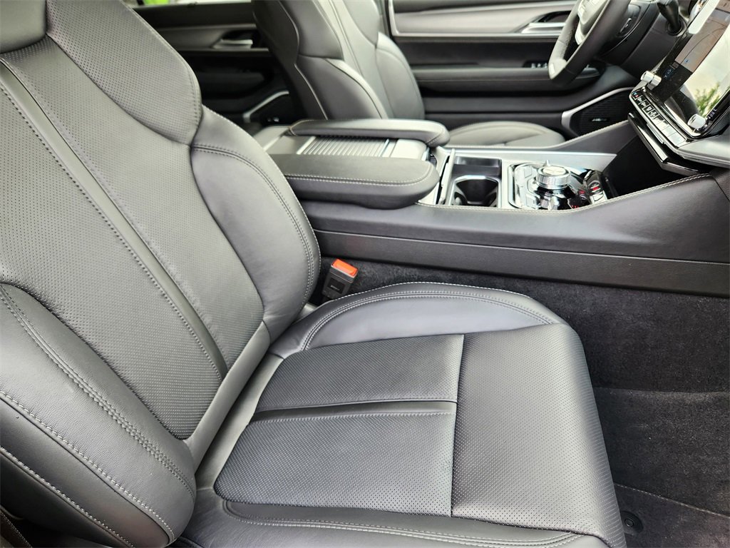 New 2025 Jeep Wagoneer L Series II w/ Convenience Group I image 15