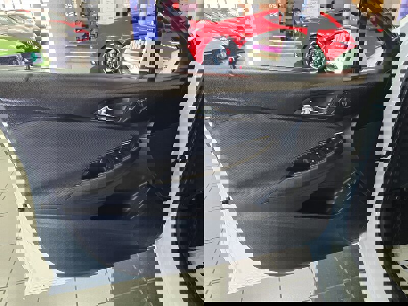 Used 2018 Chevrolet Cruze LT image 8