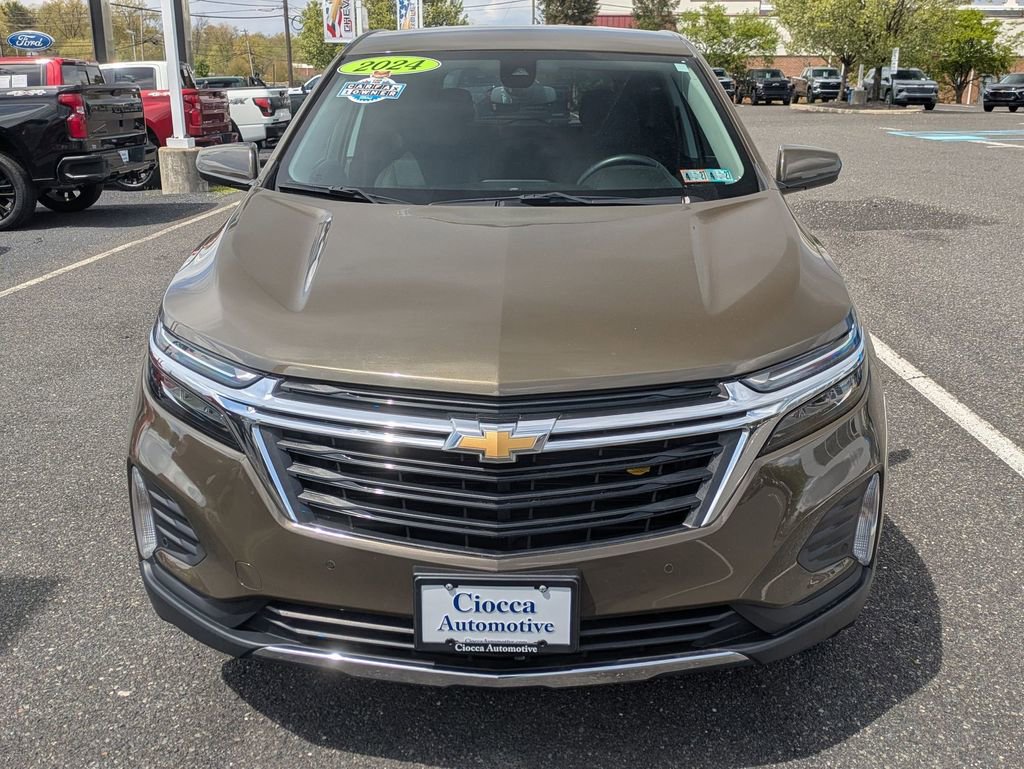 Used 2024 Chevrolet Equinox LT image 2