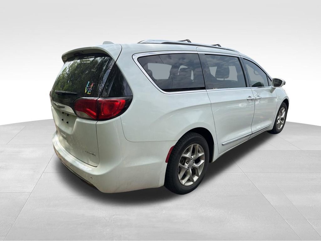 Used 2018 Chrysler Pacifica Limited FWD image 4