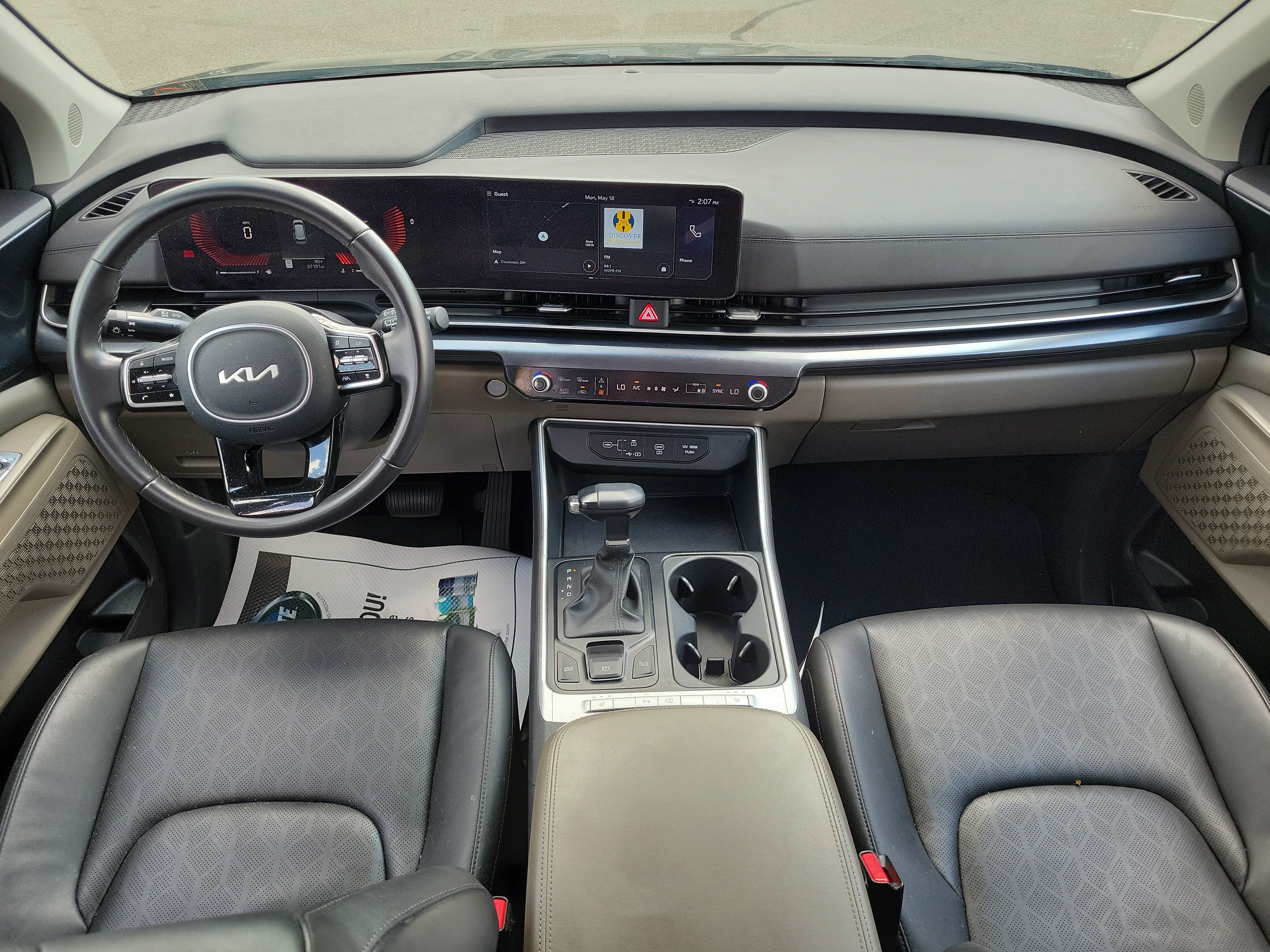 Used 2025 Kia Carnival FWD image 9