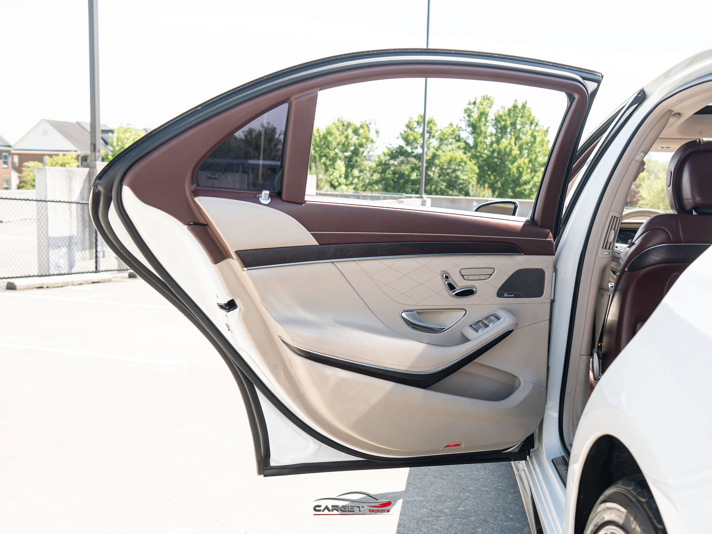 Used 2018 Mercedes-Benz S 560 Sedan w/ AMG Line Exterior image 43
