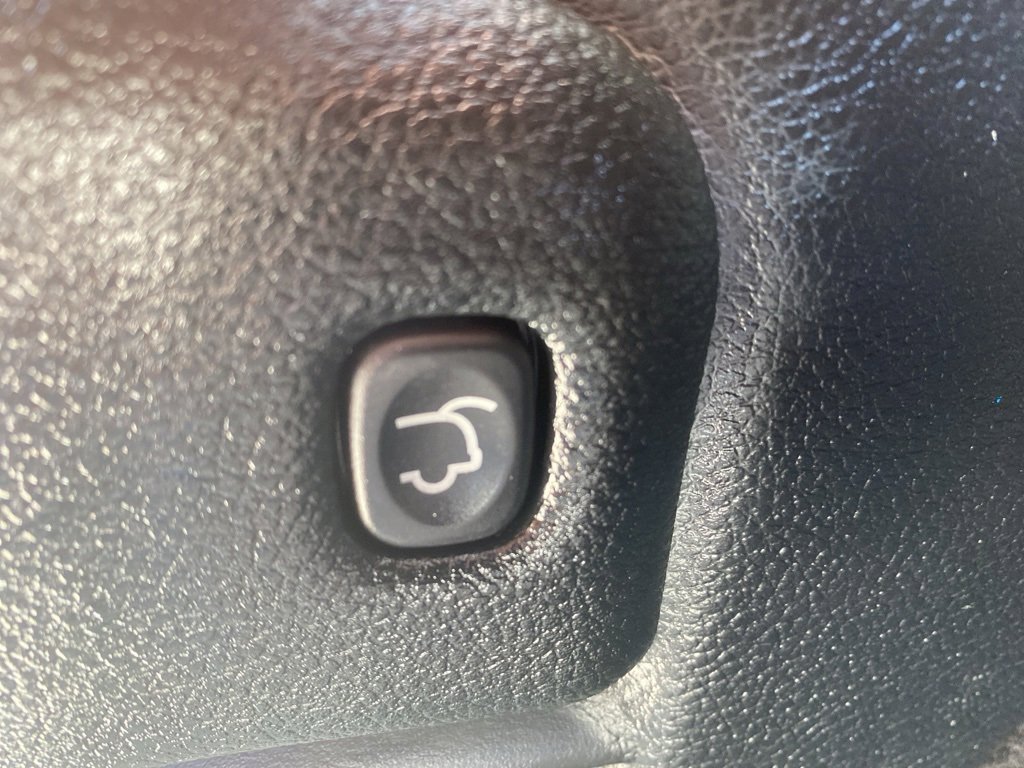 Used 2018 Jeep Grand Cherokee Altitude image 17