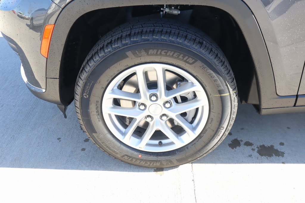 New 2025 Jeep Grand Cherokee L Laredo image 17