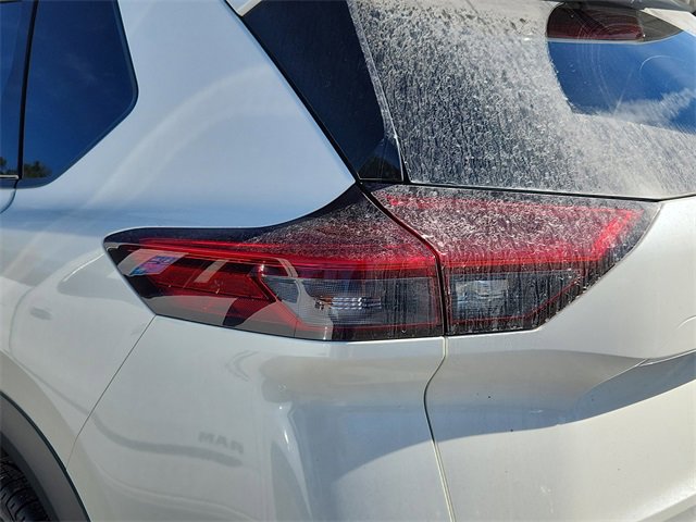 Used 2021 Nissan Rogue SV w/ Premium Package image 10