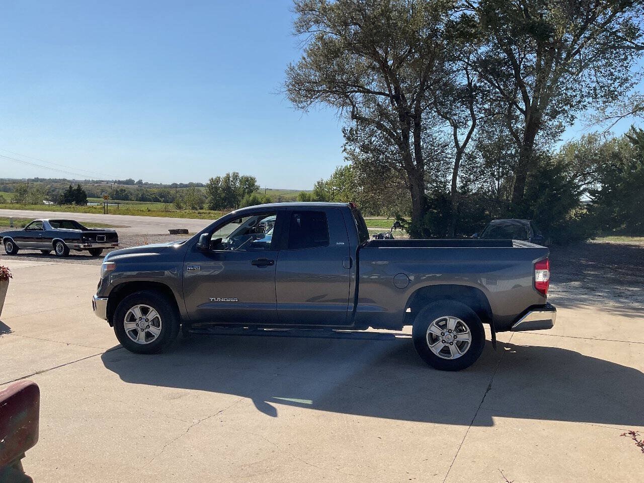 Used 2019 Toyota Tundra SR5 AWD/4WD image 6