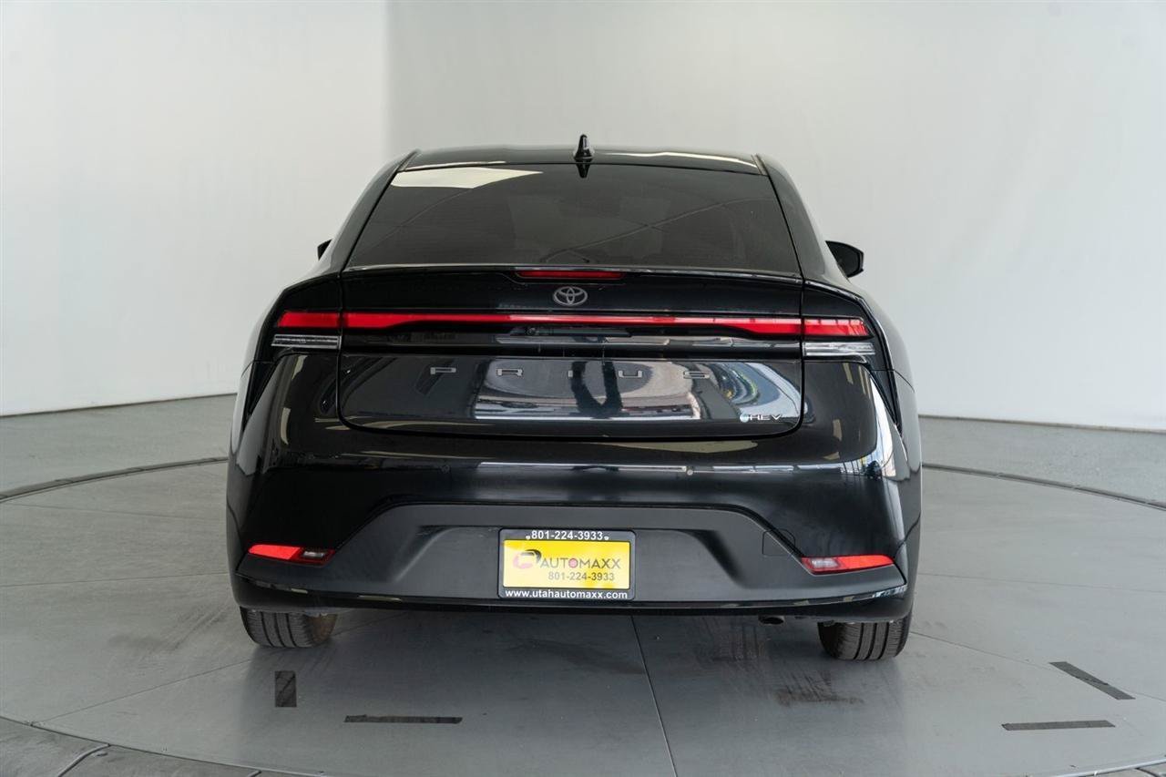 Used 2025 Toyota Prius LE FWD image 7