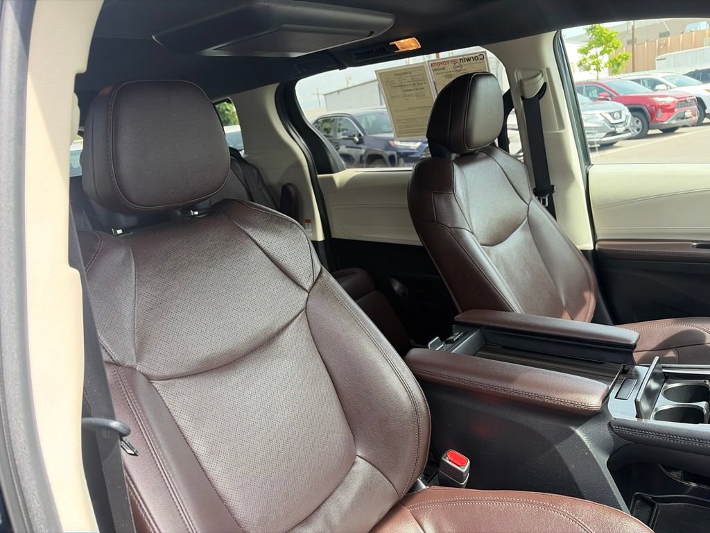Used 2023 Toyota Sienna Platinum AWD/4WD image 15