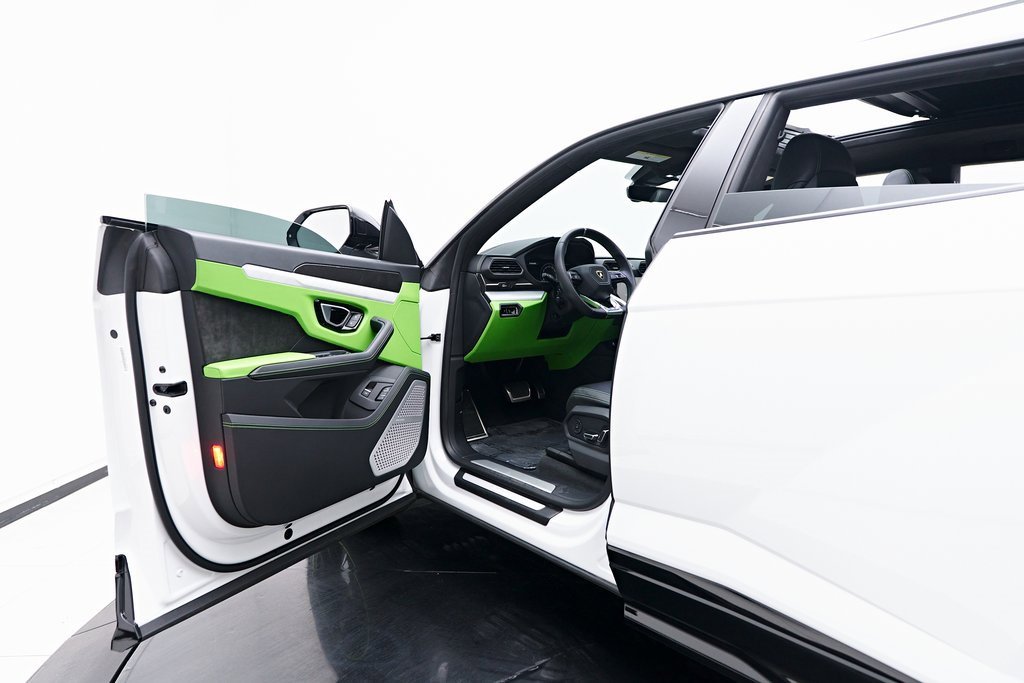 Used 2022 Lamborghini Urus image 38