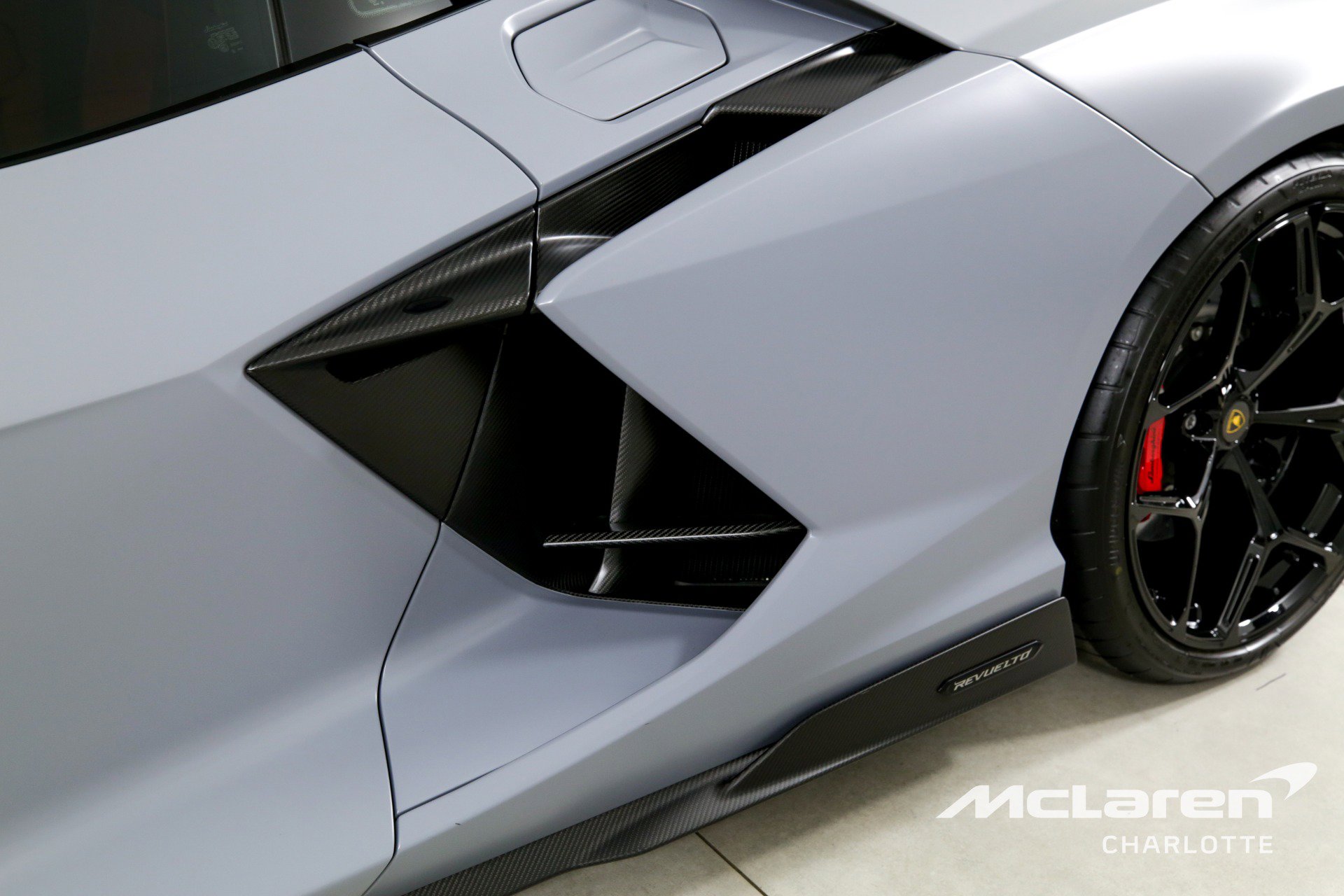 Used 2024 Lamborghini Revuelto AWD/4WD image 34