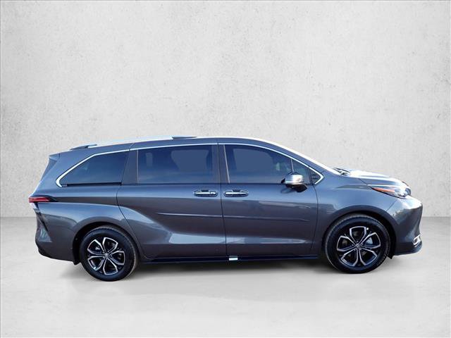 Used 2025 Toyota Sienna Platinum image 5