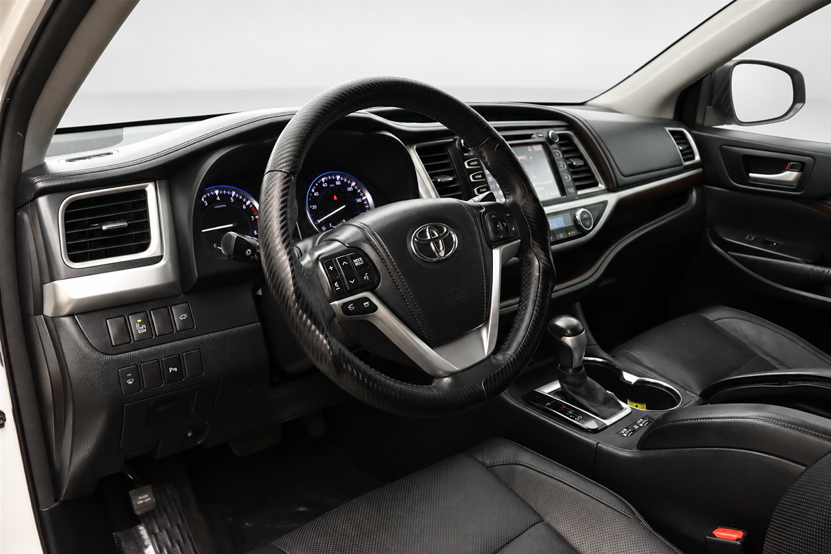 Used 2014 Toyota Highlander Limited AWD/4WD image 29