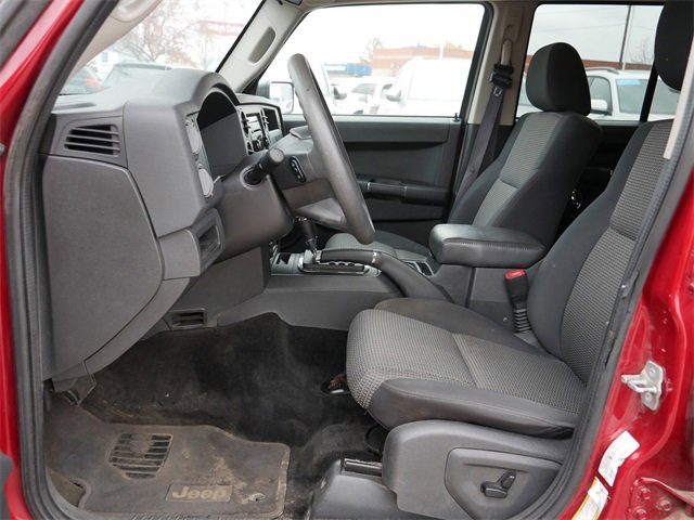 Used 2010 Jeep Commander Sport image 13
