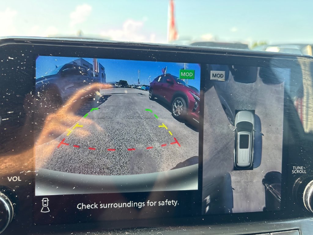Used 2023 Nissan Pathfinder SL AWD/4WD image 13