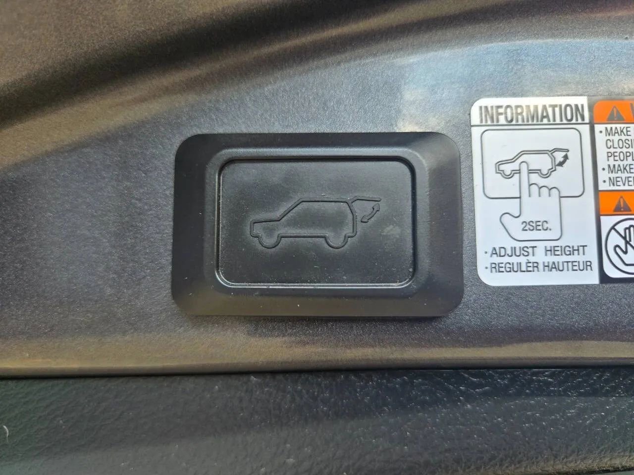 Used 2014 Toyota RAV4 Limited image 42