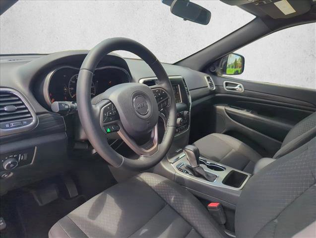 Used 2019 Jeep Grand Cherokee Laredo RWD image 9