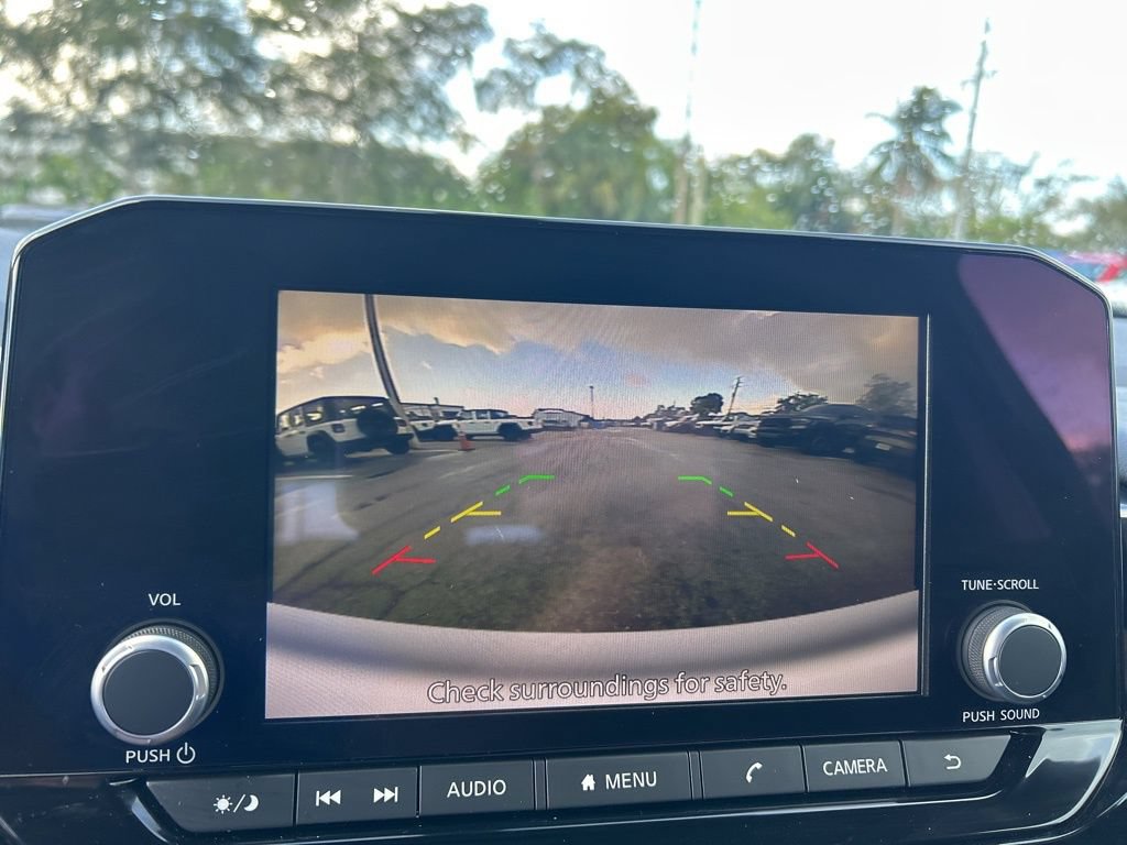Used 2025 Nissan Pathfinder SV FWD image 15