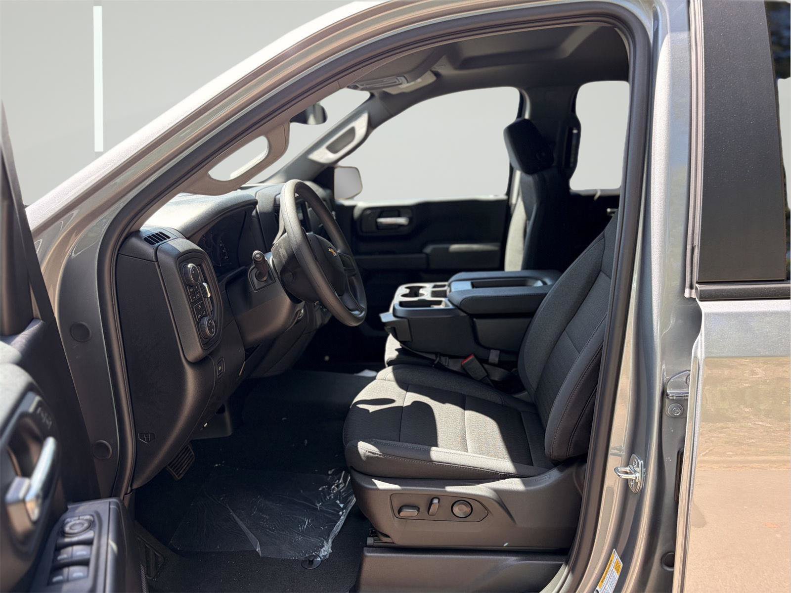 New 2026 Chevrolet Silverado 1500 Custom w/ LPO, Dark Essentials Package AWD/4WD image 4