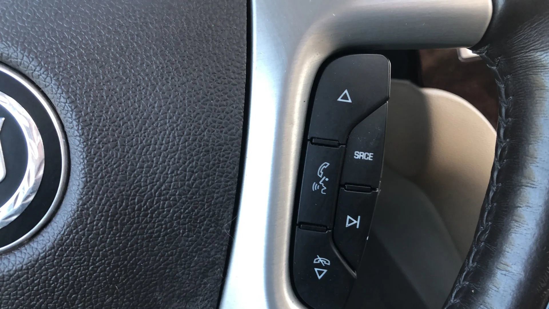 Used 2012 Cadillac Escalade Premium image 33