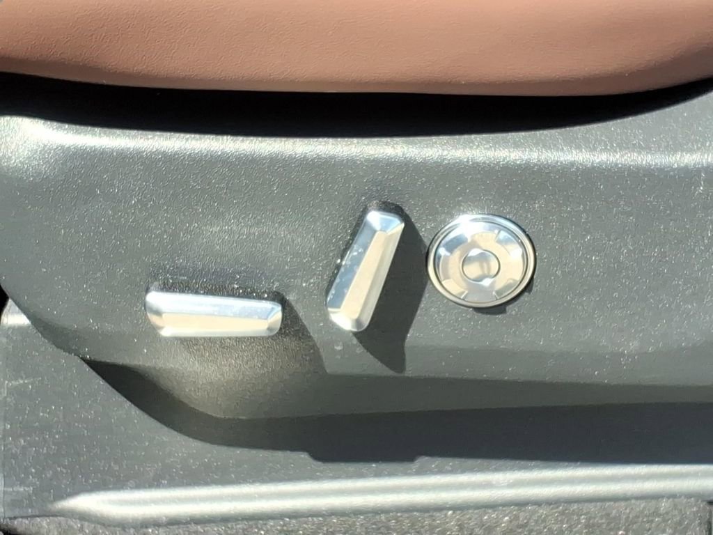 New 2026 Lincoln Navigator Reserve AWD/4WD image 18