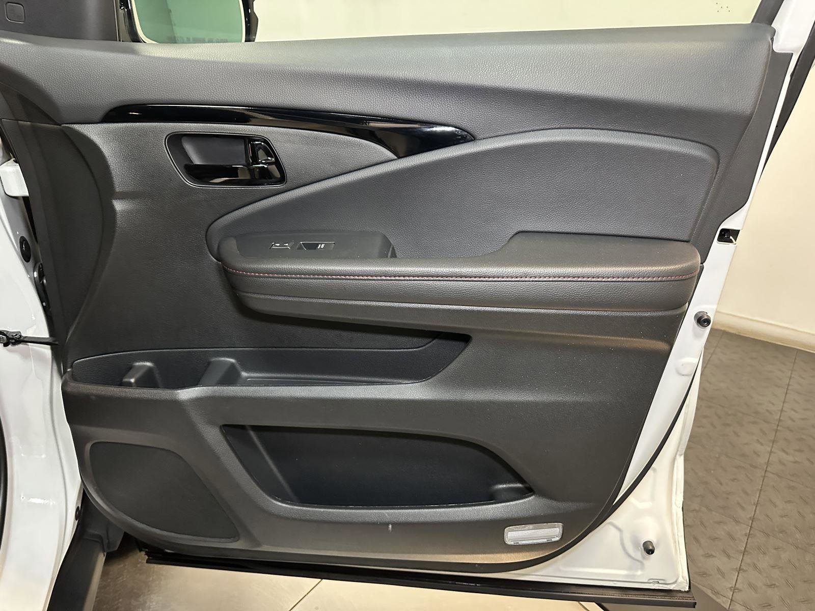 Certified 2024 Honda Passport Black Edition image 37