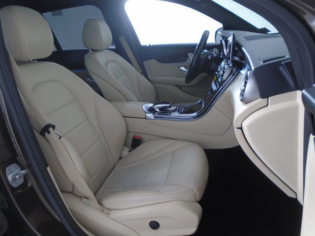 Used 2017 Mercedes-Benz GLC 300 4MATIC image 29