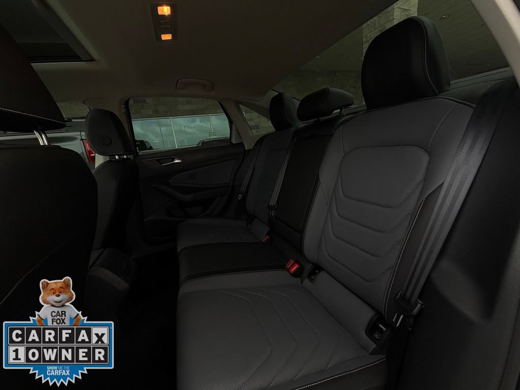 Used 2025 Volkswagen Jetta SEL FWD image 21