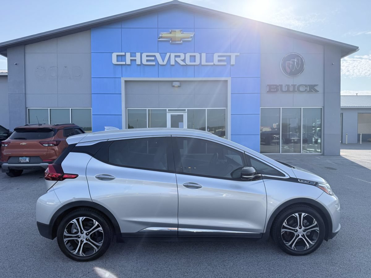 Used 2017 Chevrolet Bolt Premier w/ Driver Confidence II Package FWD image 4