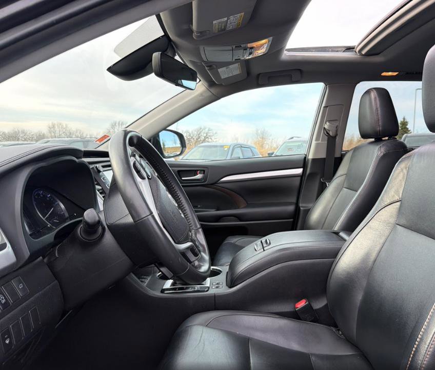 Used 2019 Toyota Highlander XLE image 4
