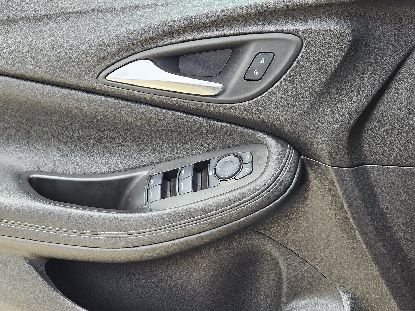 Used 2024 Buick Encore GX Sport Touring FWD image 27