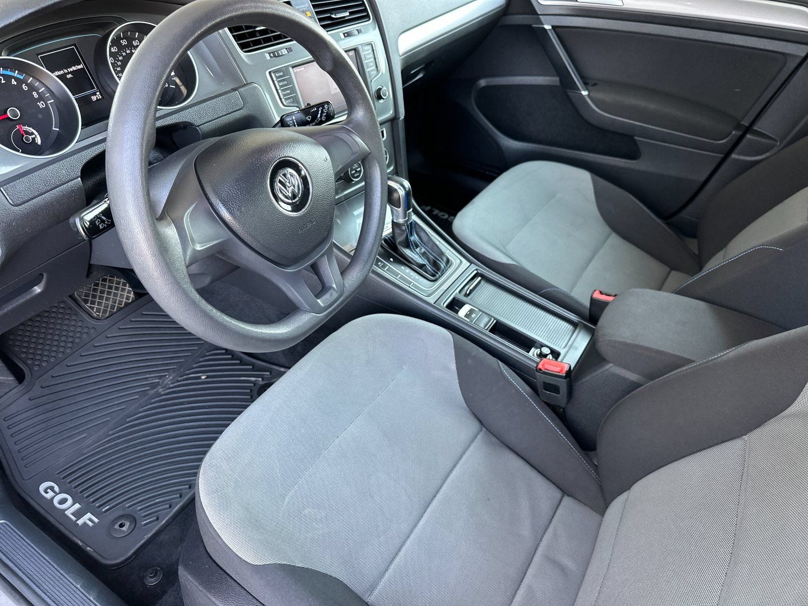 Used 2016 Volkswagen e-Golf SE w/ DC Fast Charging Package FWD image 9