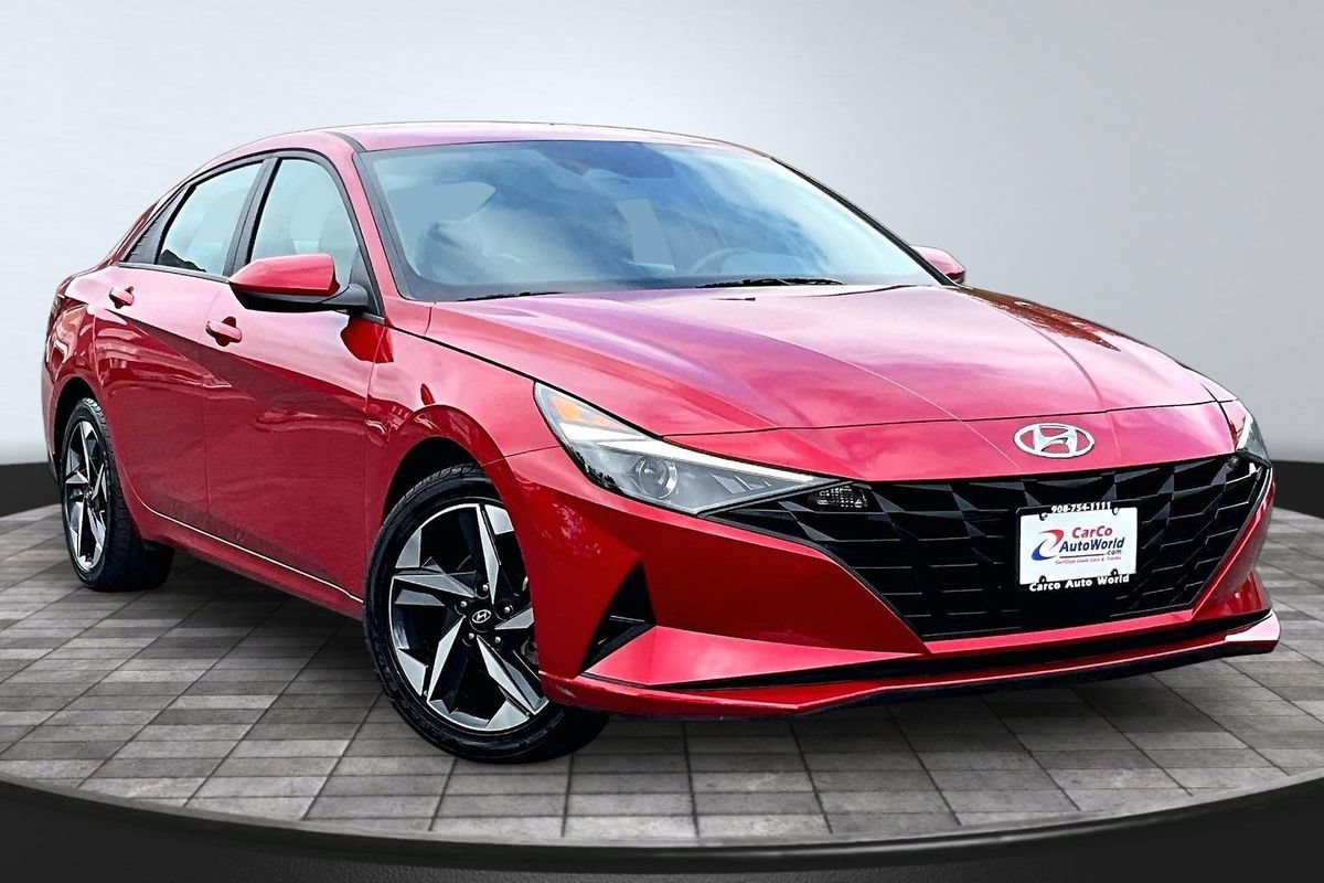 Used 2023 Hyundai Elantra SEL w/ Convenience Package FWD image 3