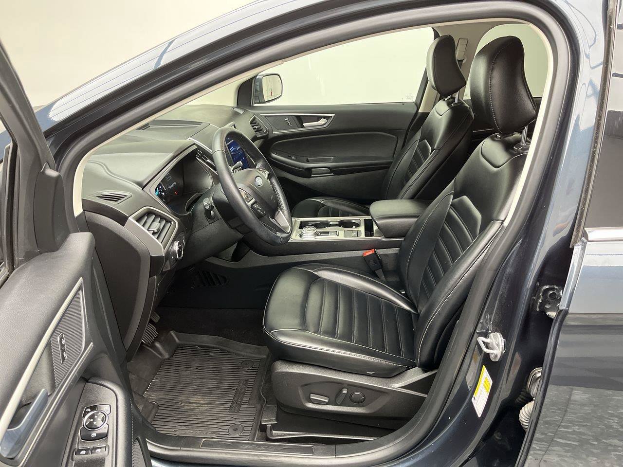 Used 2023 Ford Edge SEL w/ Convenience Package AWD/4WD image 3
