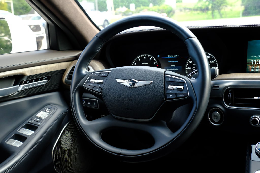 Used 2021 Genesis G90 3.3T Premium RWD image 16