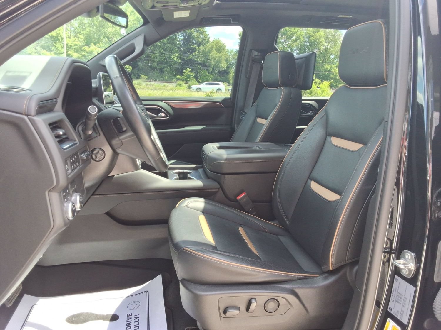 Used 2023 GMC Yukon AT4 w/ AT4 Premium Package AWD/4WD image 30