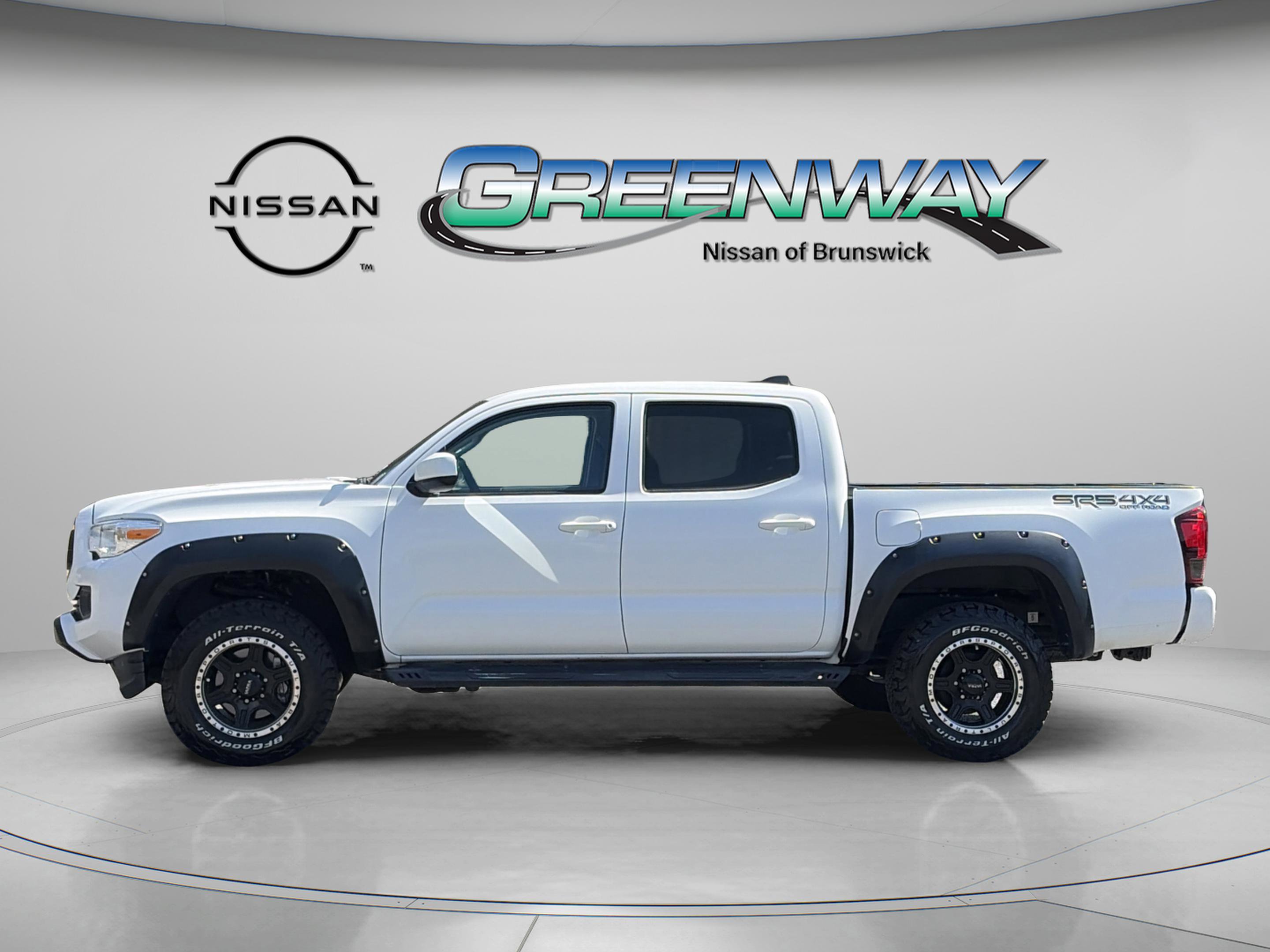 Used 2020 Toyota Tacoma SR AWD/4WD image 4