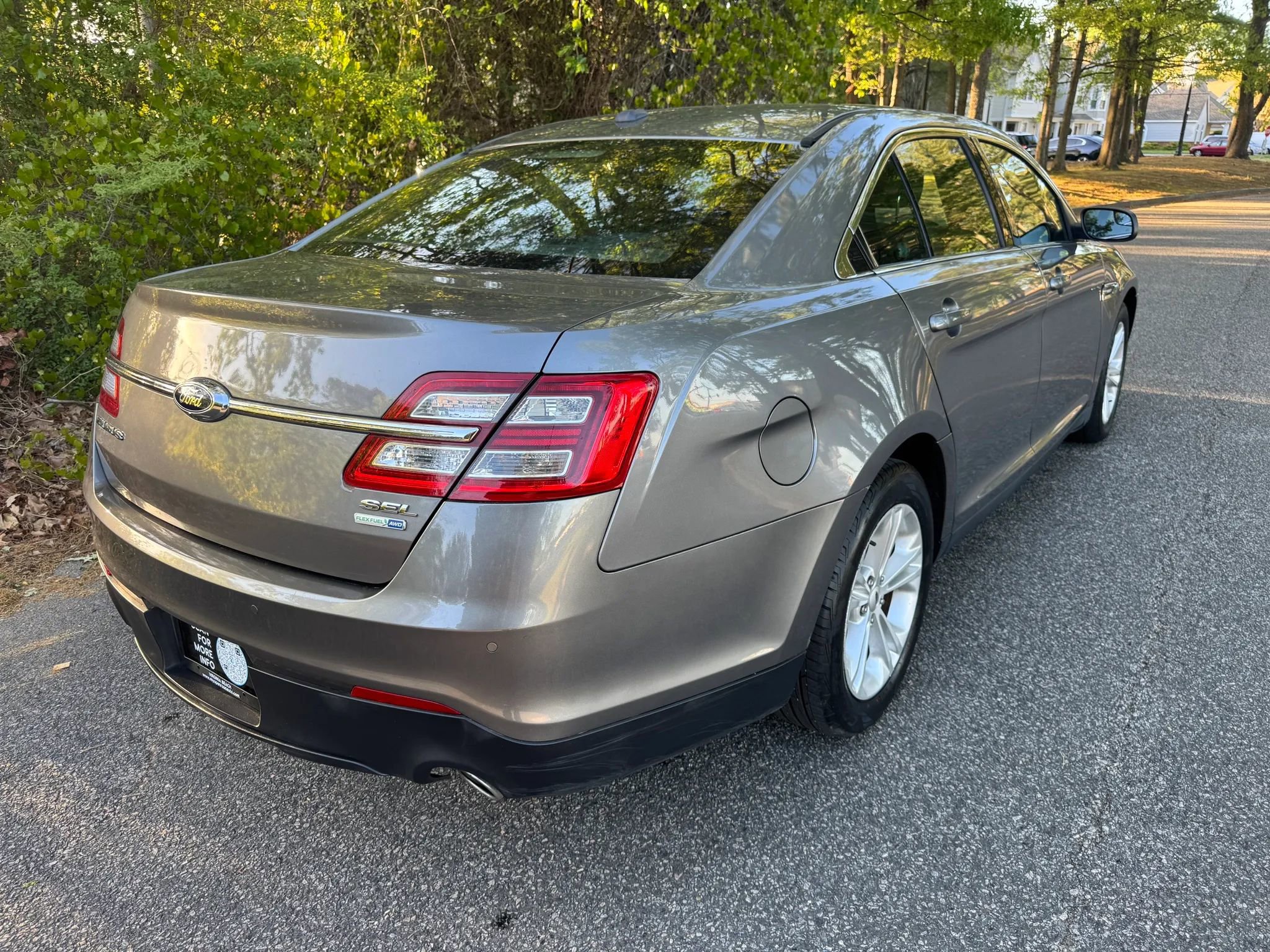 Used 2014 Ford Taurus SEL w/ Equipment Group 201A image 3