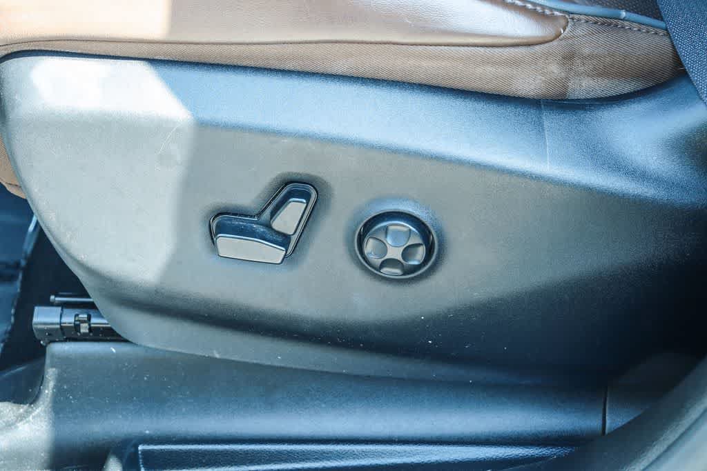 Used 2019 Chrysler Pacifica Limited w/ Advanced Safetytec Group FWD image 22