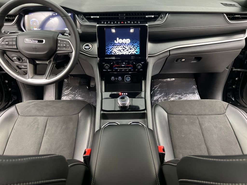 Used 2024 Jeep Grand Cherokee Altitude image 36