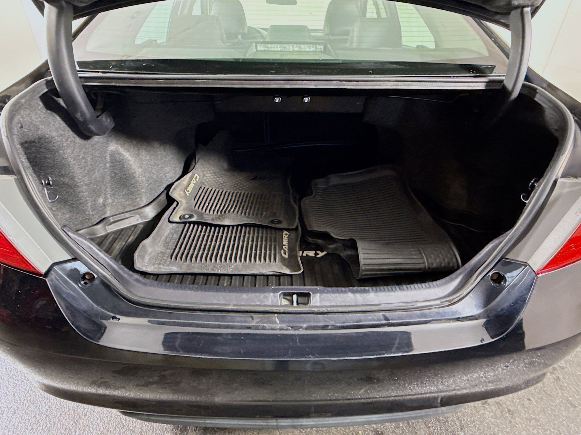 Used 2016 Toyota Camry SE image 34