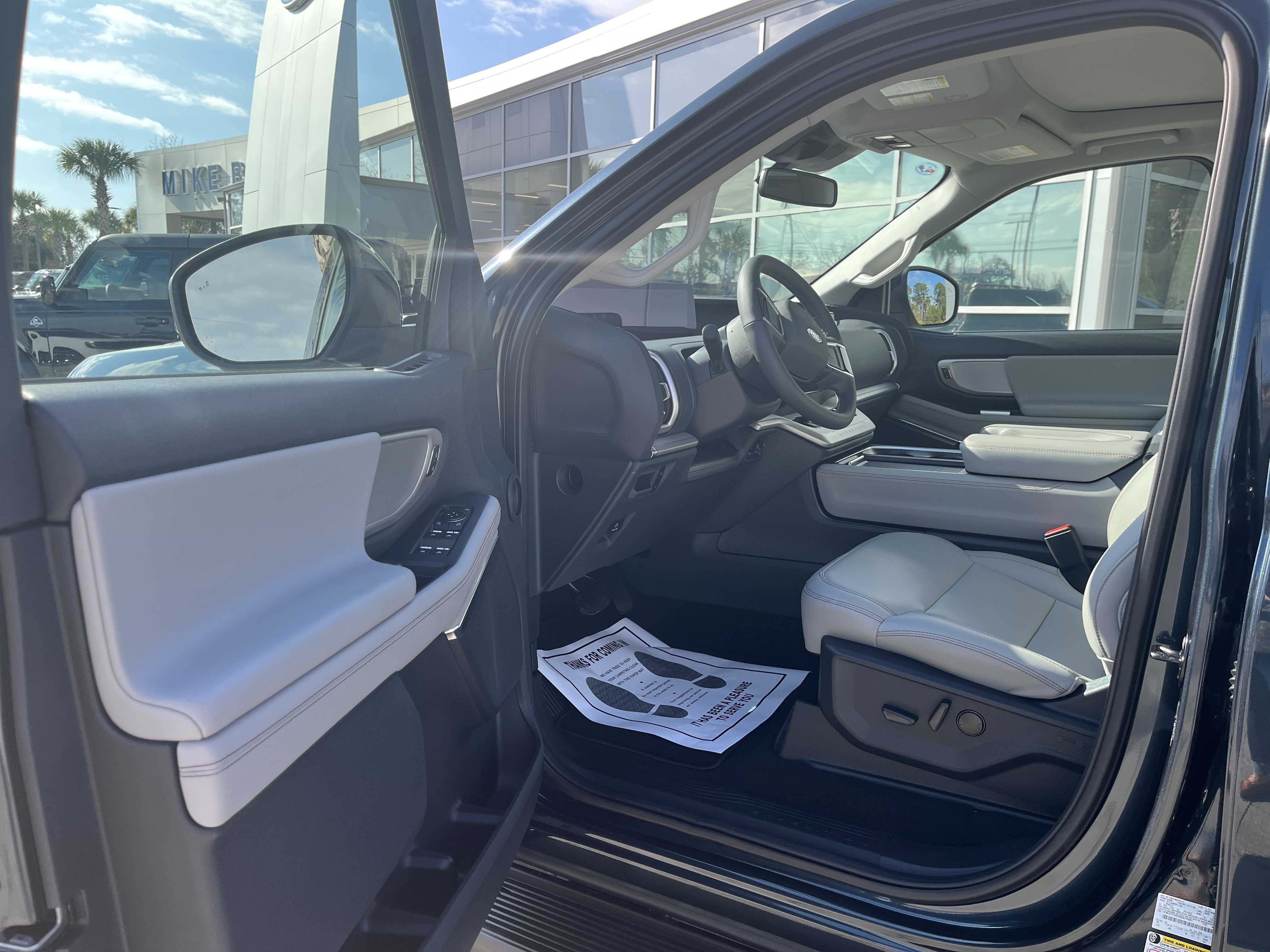 New 2025 Ford Expedition Active image 10