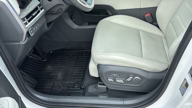 Used 2024 Hyundai Santa Fe Calligraphy AWD/4WD image 23