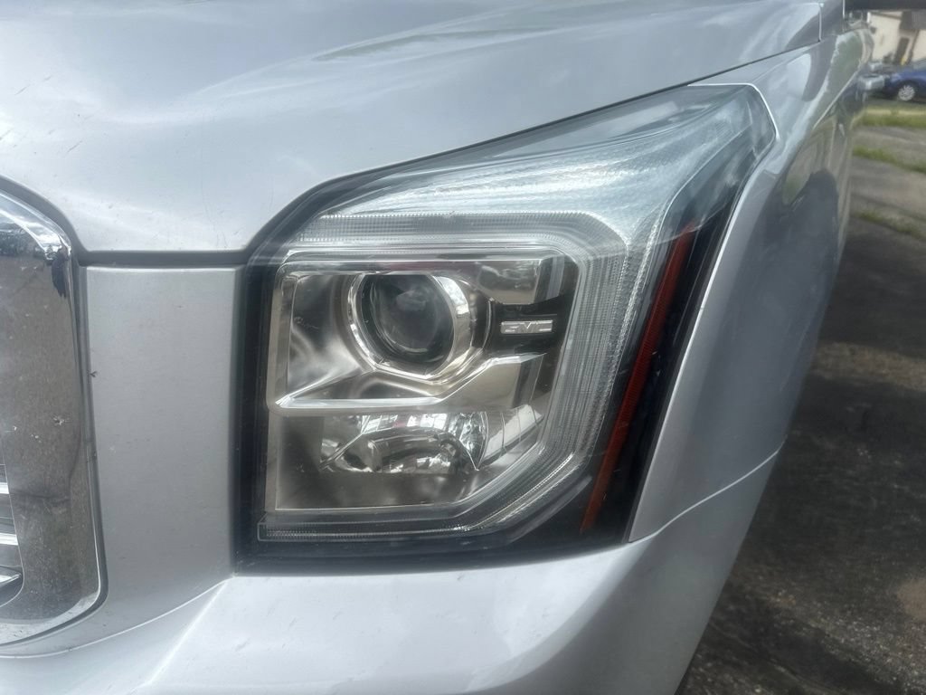 Used 2020 GMC Yukon XL SLT w/ Premium Edition AWD/4WD image 2