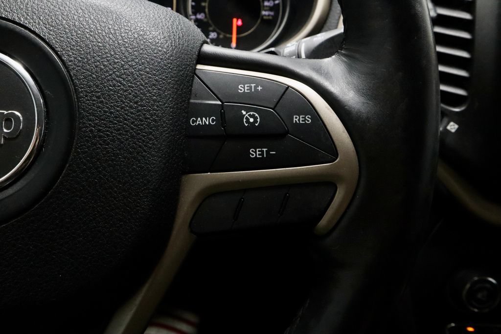 Used 2016 Jeep Cherokee Latitude w/ Comfort/Convenience Group AWD/4WD image 29