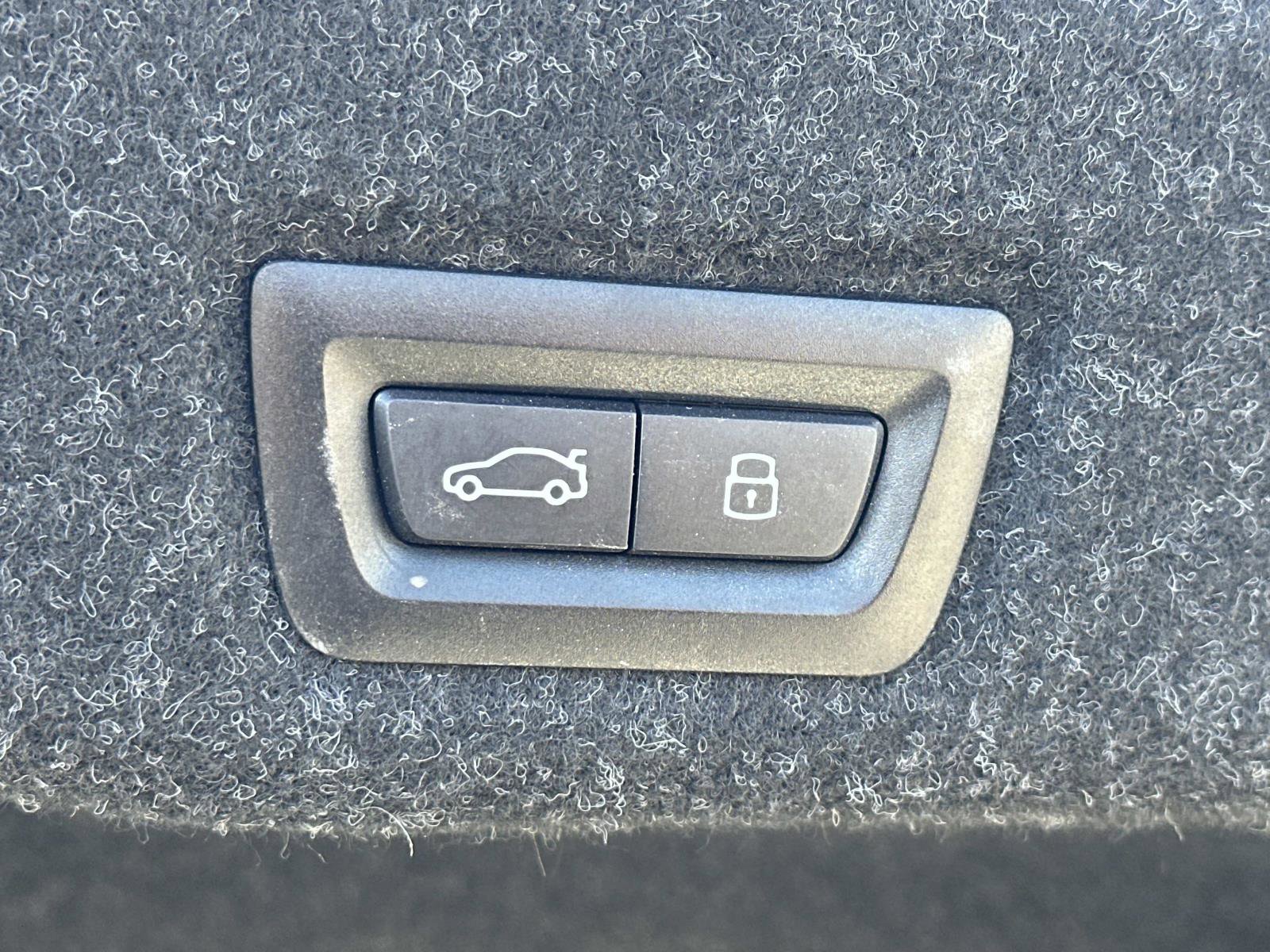 Used 2024 BMW 530i xDrive w/ Convenience Package image 16