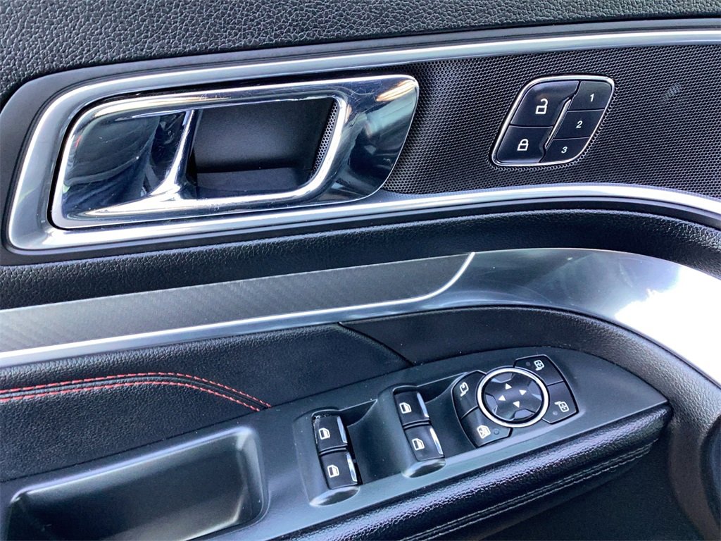 Used 2017 Ford Explorer Sport w/ Equipment Group 401A image 12